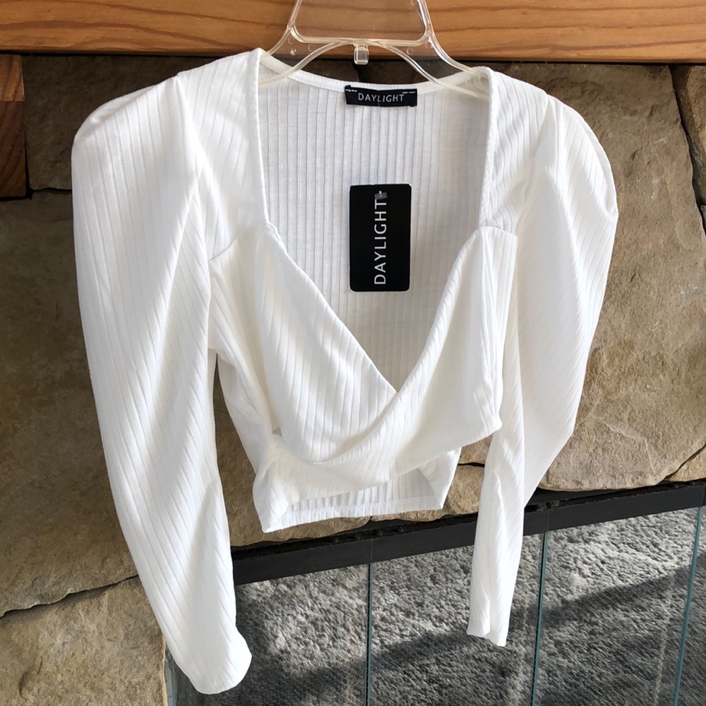 White crop top with crisscross feature in front, S, BRAND NEW